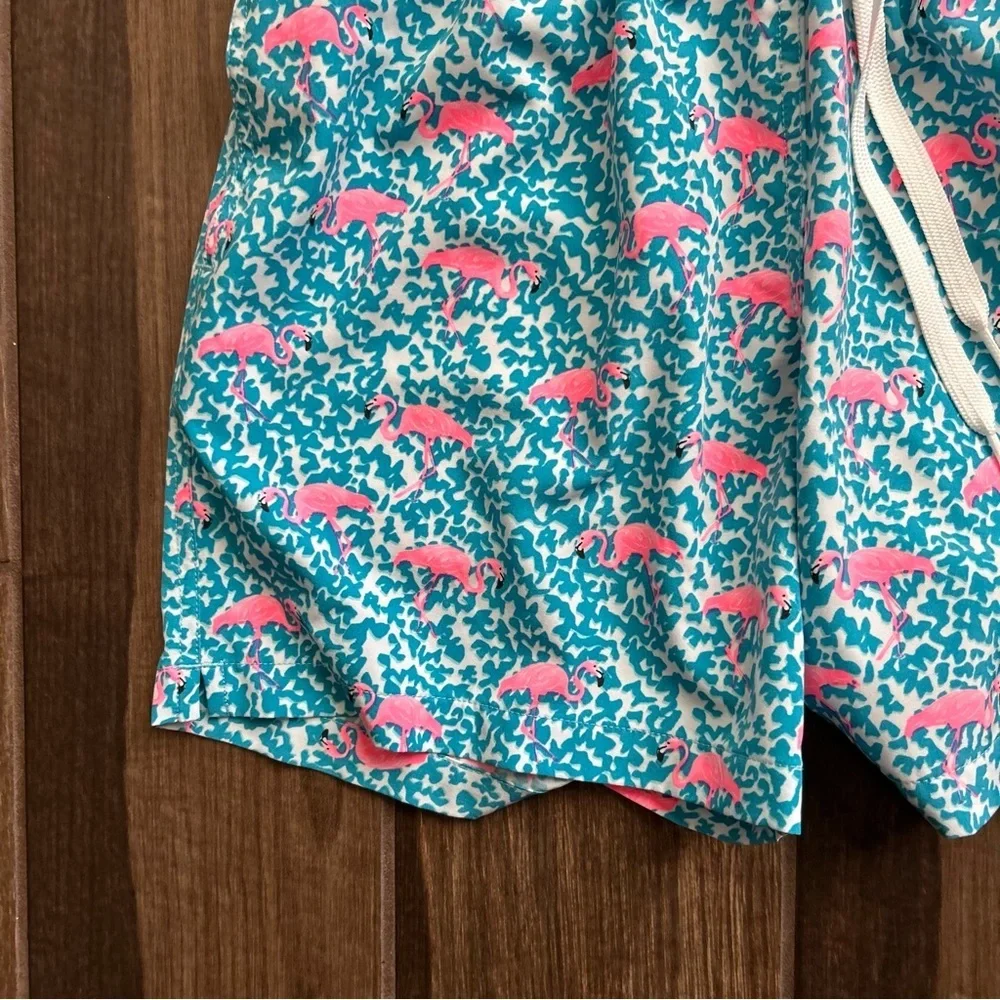 Chubbies Men’s Swim Trunks the Domingos Mini Flamingos Blue Pink 5.5” Inseam